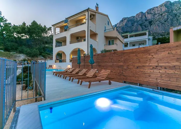 Apartments Fiona - Away From City Crowds