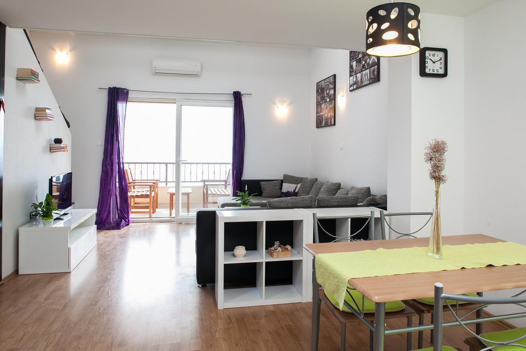 Fiona - Away From Crowds Makarska
