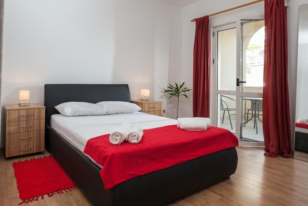 Fiona - Away From Crowds Apartment *